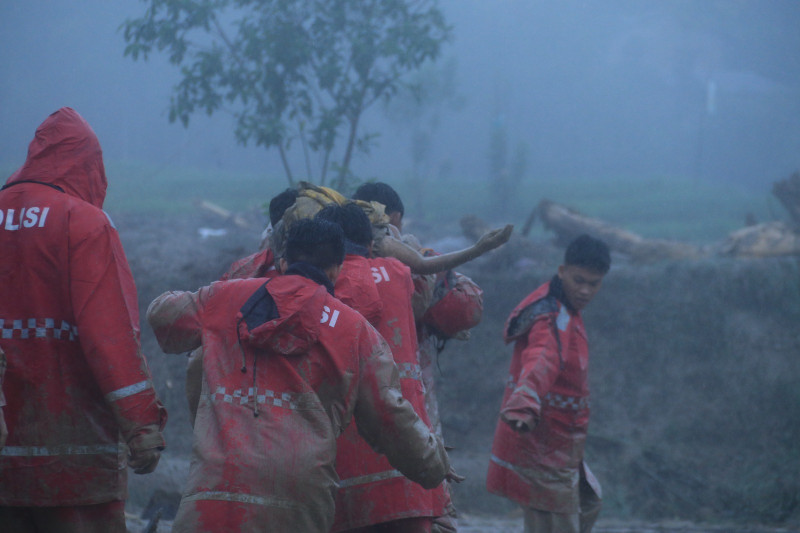 Longsor Panggugunan 4 Orang Meninggal Dunia, 4 Hilang, 6 Selamat