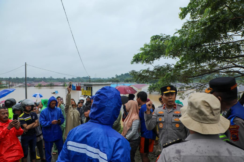 Wakapolda Sumut Tinjau Lokasi Banjir di Perumahan Puri Indah Marindal