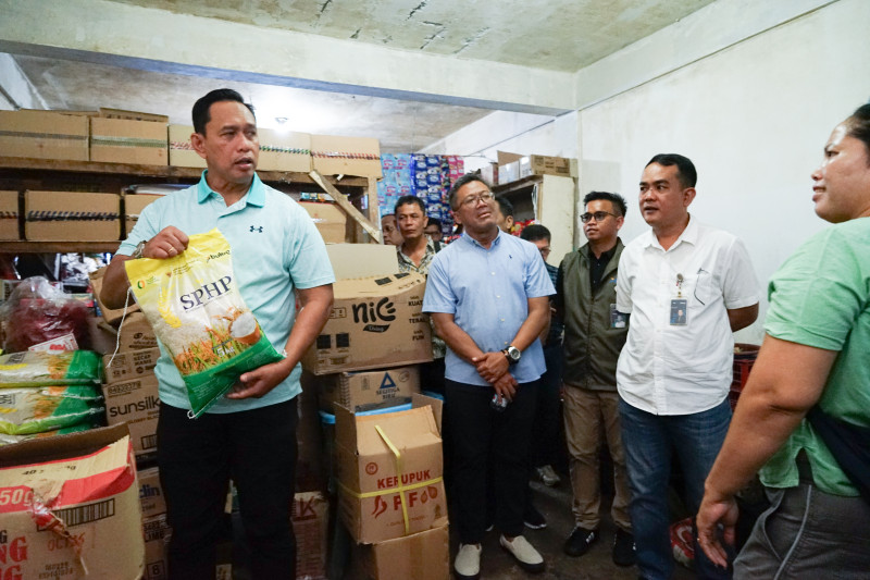 Dirut Perum Bulog Sidak Pasar dan Pabrik Minyakita di Medan