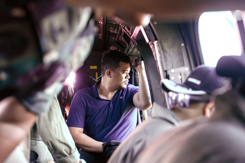 Gubernur Bobby Ikut Salurkan Bantuan Melalui Helikopter ke Wilayah Terisolasi di Tapanuli