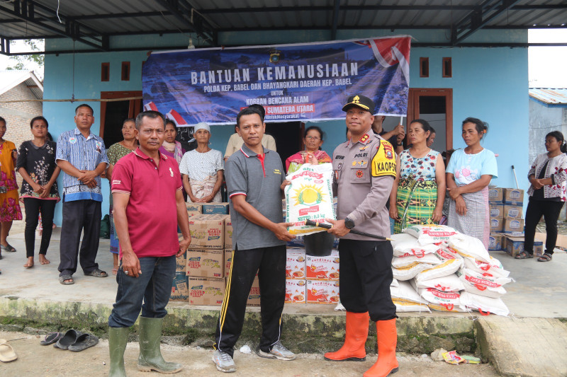 Lewat Polres Humbahas, Kapolda Babel dan Kapolrestabes Medan Kirim Bantuan bagi Korban Bencana di Humbahas