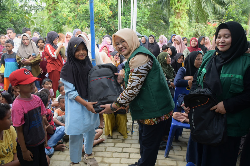 Perkuat Mitigasi Pasca Bencana, Tim Dosen Unimed Salurkan Ribuan Paket Bantuan di Desa Padang Tualang dan Jati Sari, Kabupaten Langkat