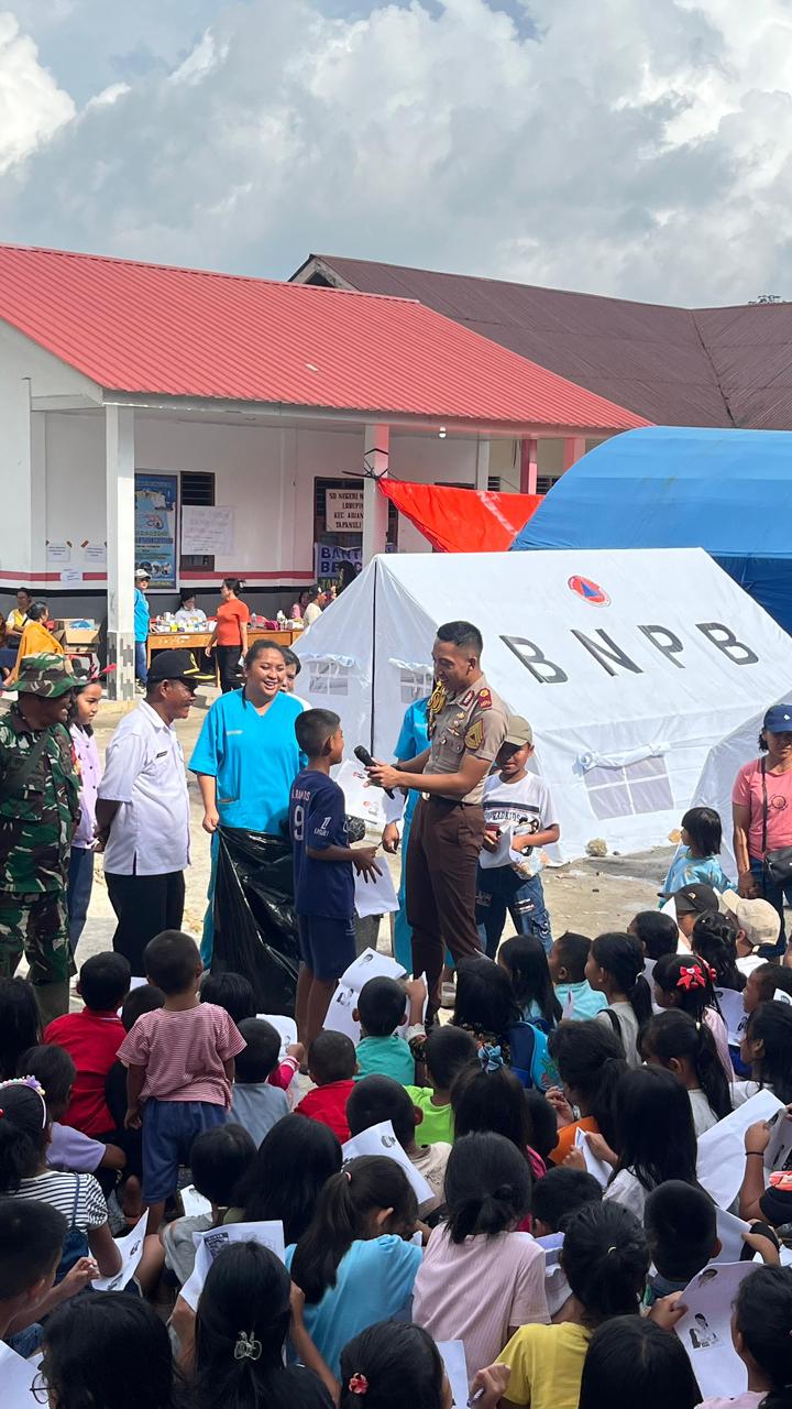 Taruna Akpol Lakukan Pendampingan Dengan Pendekatan Empati bagi Warga Terdampak Bencana di Dolok Nauli