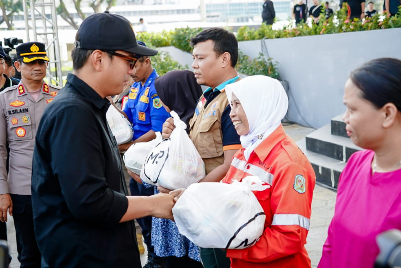 Pemko Medan Salurkan Sembako pada Petugas Lapangan