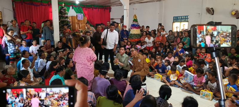 Wakil Presiden Gibran Tinjau Pengungsian Desa Sibalanga, Pastikan Ketersediaan Logistik dan Pembangunan Rumah Korban Bencana