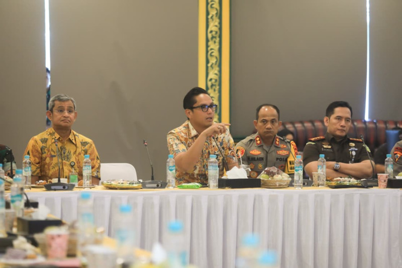 Bersama Forkopimda, Rico Waas Bahas Mitigasi Resiko Bencana Hidrometeorologi dan Pengamanan Nataru