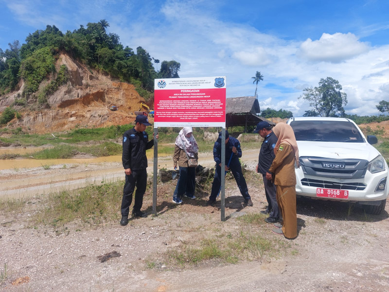 Menteri LH Segel Beberapa Lokasi Pertambangan di Sumatera Barat