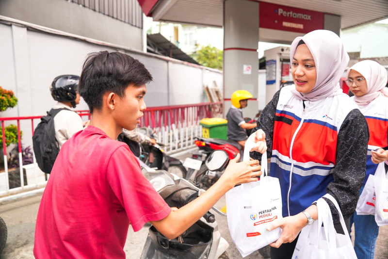 Pertamina Patra Niaga Salurkan Paket Kesehatan untuk Garda Terdepan Penyaluran Energi pada Masyarakat
