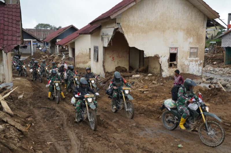 Ratusan Sepeda Motor Trail TNI Terobos Akses KKA Bener Meriah Antar 10 Ton Bantuan