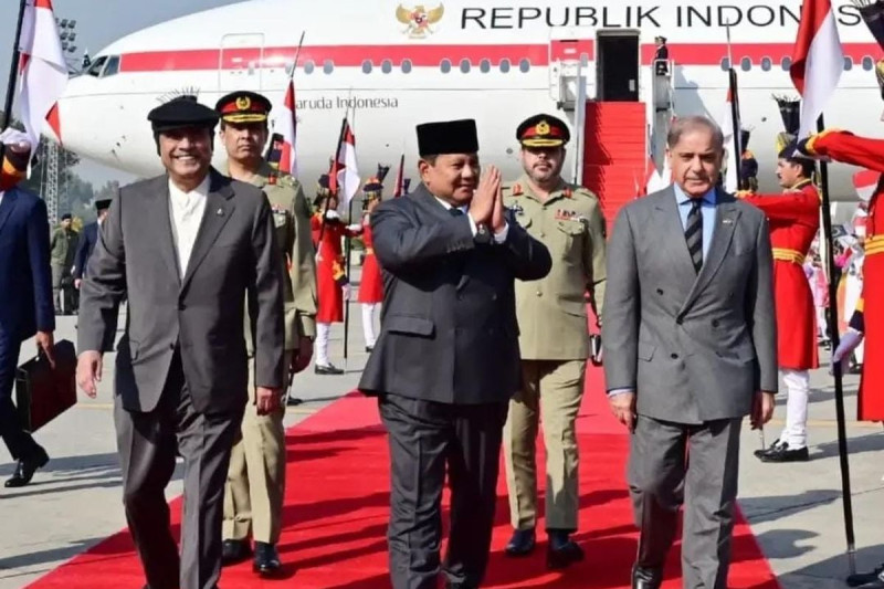Prabowo Tiba di Pakistan Disambut Asif Ali Zardari