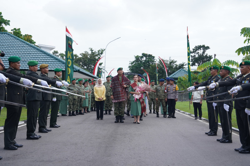 Penyambutan Pangdam I/BB dan Ketua Persit KCK Daerah I/BB di Makodam I/BB