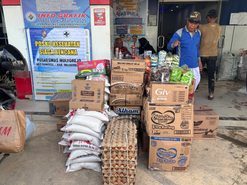 Imigrasi Medan Salurkan Bantuan Logistik untuk 6.000 Jiwa Pengungsi Korban Banjir Desa Lalang