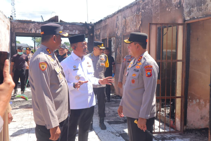 Kapolsek Muara Batang Gadis Dicopot, Buntut Pengrusakan dan Pembakaran Polsek