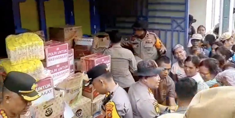 Polda Sumut Salurkan Bantuan ke Adiankoting, Salah Satu Daerah Paling Terdampak Longsor di Taput