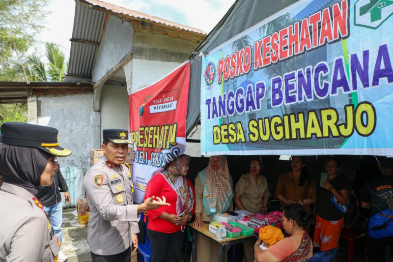 Polda Sumut ke Batang Kuis, Pastikan Penanganan Banjir Berjalan Cepat dan Serahkan Bantuan untuk Warga
