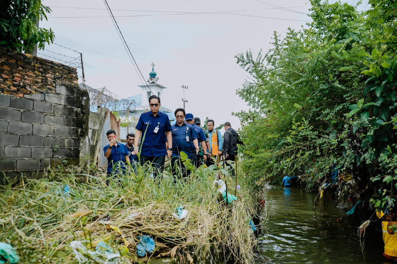 Susuri Sungai Batuan, Walikota Medan Temukan Penyempitan Pemicu Banjir
