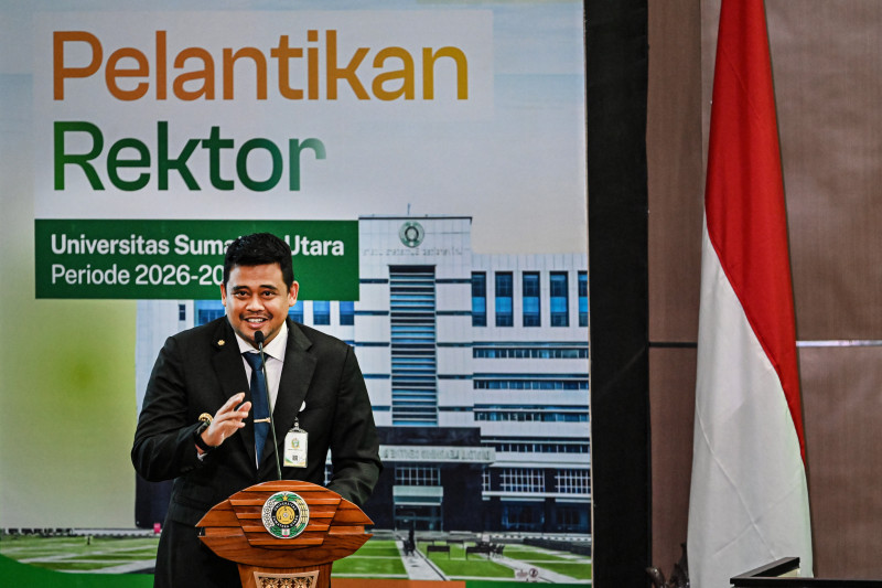 Bobby Nasution Titipkan Nasib Mahasiswa Korban Bencana ke Wamen Diktisainstek di Pelantikan Rektor USU