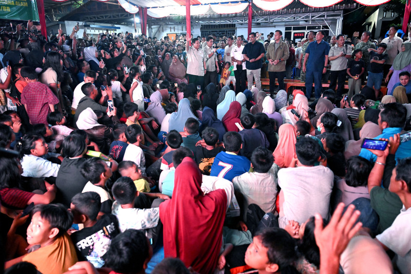 Presiden Prabowo Malam Tahun Baru di Pengungsian Warga Batangtoru, Beri Harapan Baru