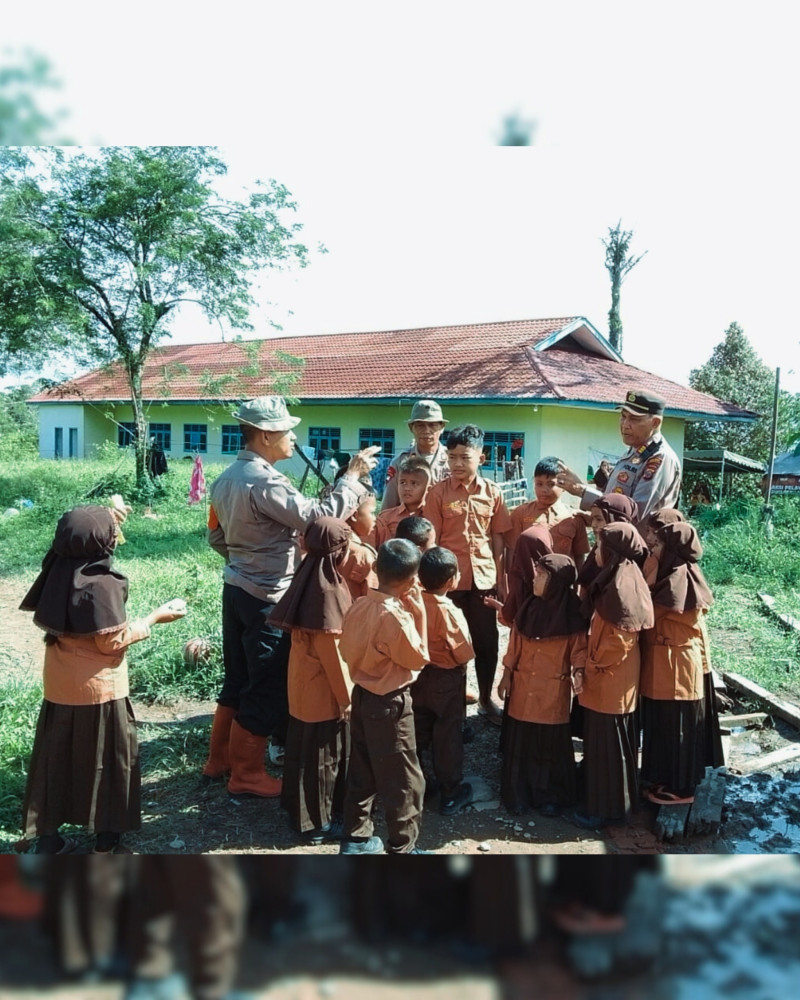 Kunjungan Humanis Polri ke Madrasah Sipirok, Cek Fasilitas Pengungsian dan Beri Motivasi Pelajar