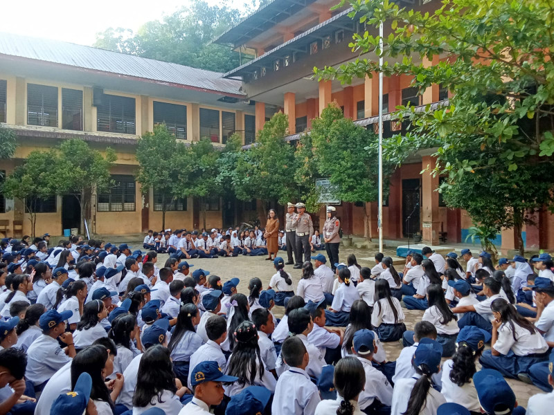 Satuan Lalu Lntas Polres Sibolga Gelar Police Goes to School di SMPN 2 Sibolga