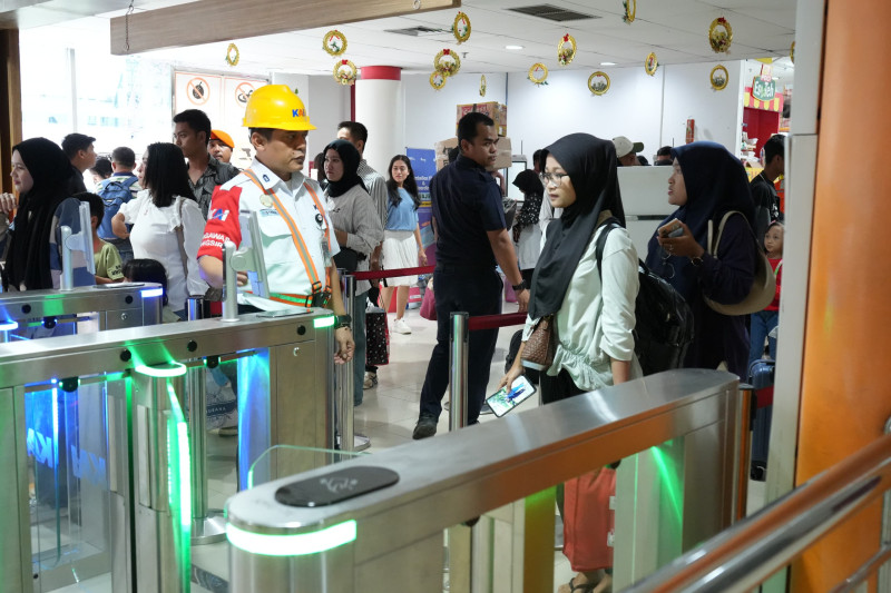 Hari Terakhir Angkutan Nataru 2025/2026, Ribuan Penumpang Penuhi Beberapa Stasiun Kereta Api di Sumatera Utara