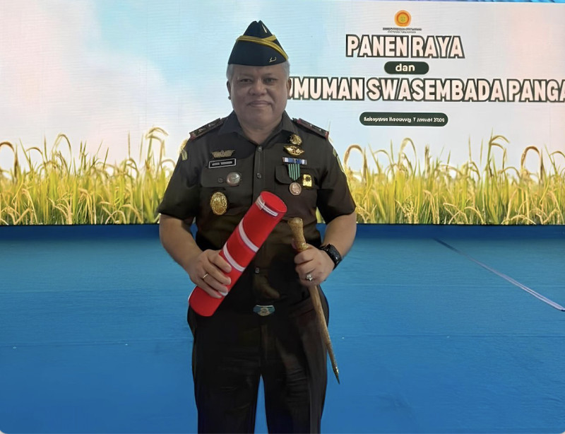 Kajati Sumut Terima Tanda Kehormatan Satya Lencana Wira Karya dari Presiden RI