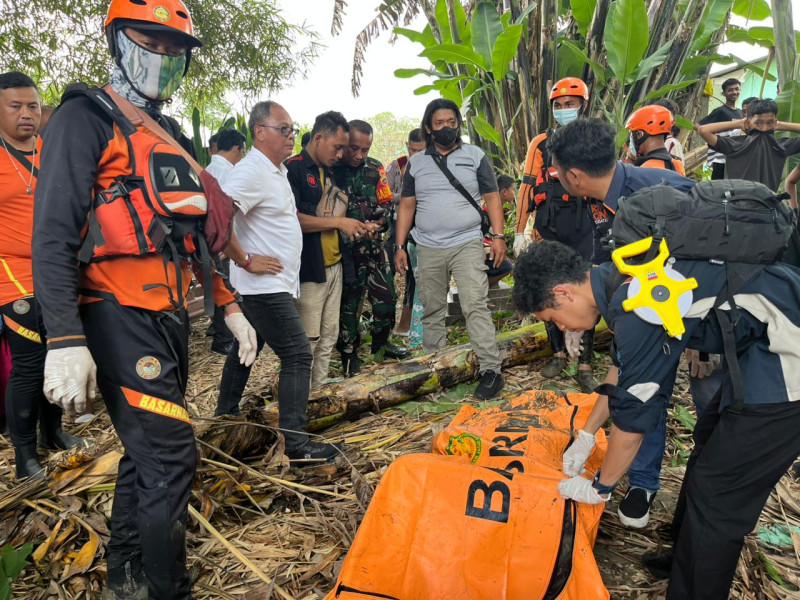 Pria Hanyut di Sungai Belawan Ditemukan Tim Operasi SAR Nasional Kantor Pencarian dan Pertolongan Kelas A Medan