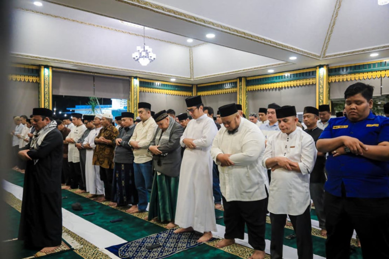 Malam Penuh Berkah di Bulan Ramadan, Rico Waas Perkuat Ukhuwah Lewat Tarawih Bersama Warga Medan Selayang