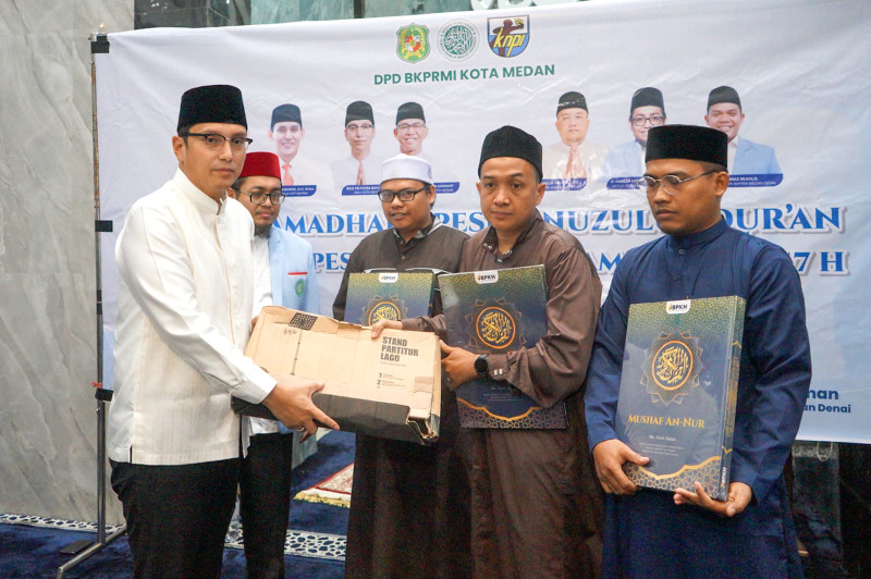 Kunjungi Masjid Baiturrahman, Wali Kota Medan Ajak Generasi Muda Jadikan Masjid Sebagai Benteng Menghalau Bahaya Gadget dan Narkoba