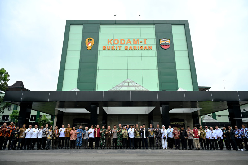 Wagub Sumut Surya Tegaskan Komitmen Jaga Stabilitas Daerah di Hadapan Menko Polkam