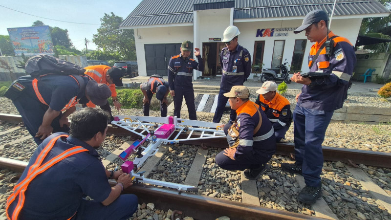 Pastikan Perjalanan Nyaman dan Minim Guncangan, KAI Sumut Intensifkan Pemeriksaan Rel Presisi Tinggi