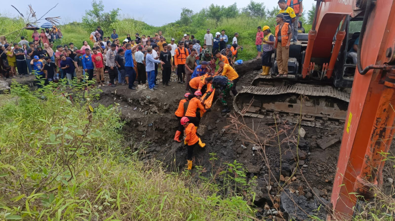 Dua Pekerja Tertimbun Longsoran di Area PT Gahapi Ditemukan Tim SAR Gabungan
