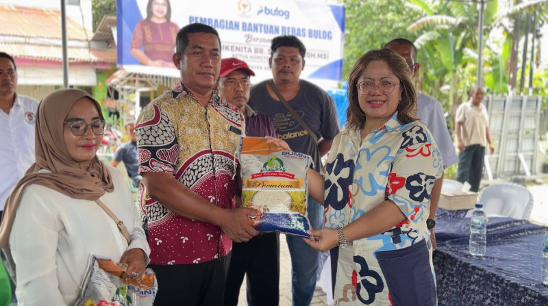 Kolaborasi Bulog Sumut Dengan Komite II DPD RI, Salurkan Beras dan Minyak Goreng Premium