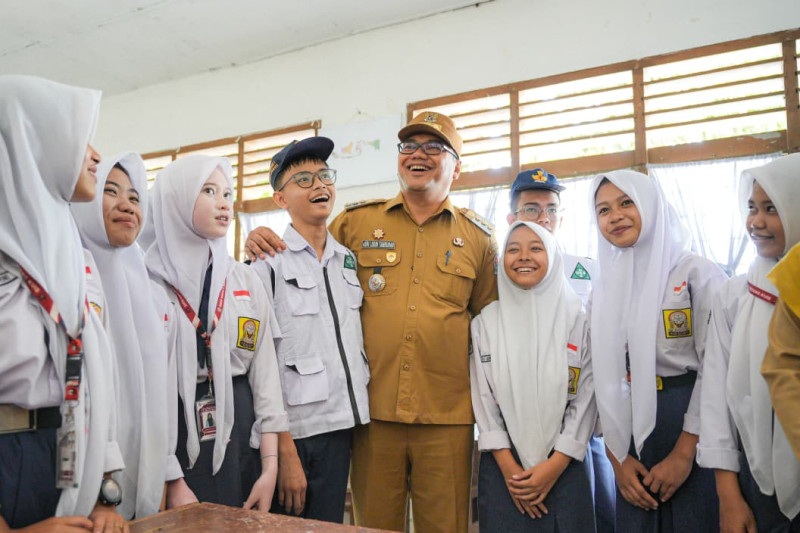 Tinjau Ekstrakurikuler di SMPN 1 Batang Kuis, Bupati Siapkan Pemenuhan Fasilitas