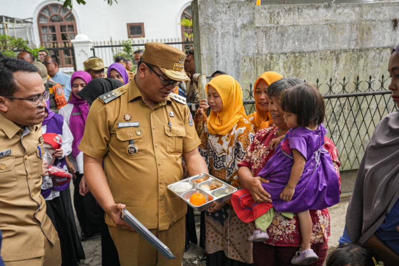 Bupati Tinjau Program 3B, Perkuat Kolaborasi SPPG dan KDMP Sukseskan MBG di Kecamatan Sunggal