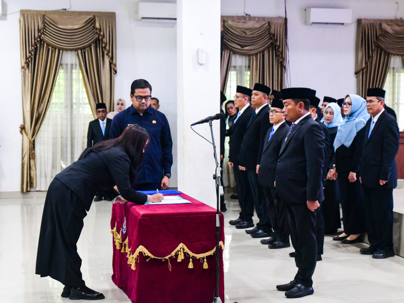 Wabup Deli Serdang Lantik 25 Pejabat, Tekankan Pelayanan Publik yang Cepat dan Humanis