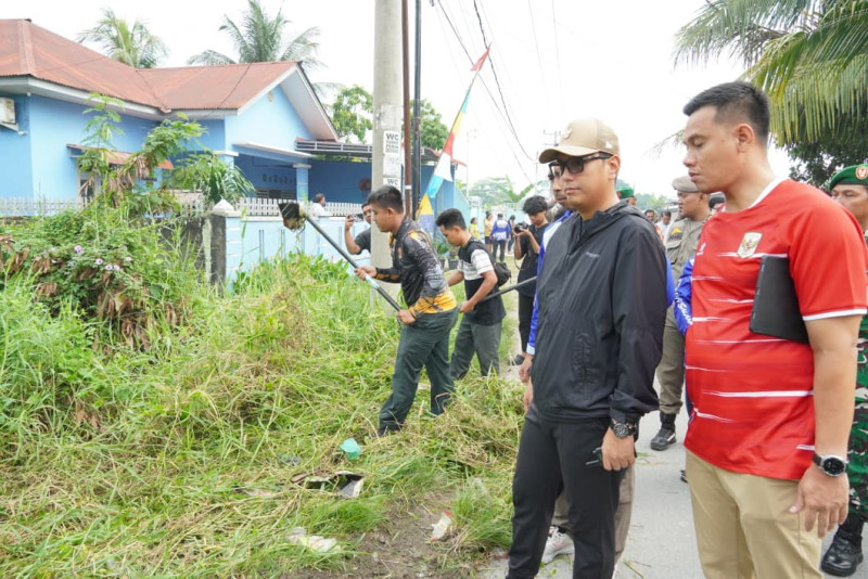 Menyambut Kemerdekaan RI, Rico Waas Gelar Gotong Royong Massal