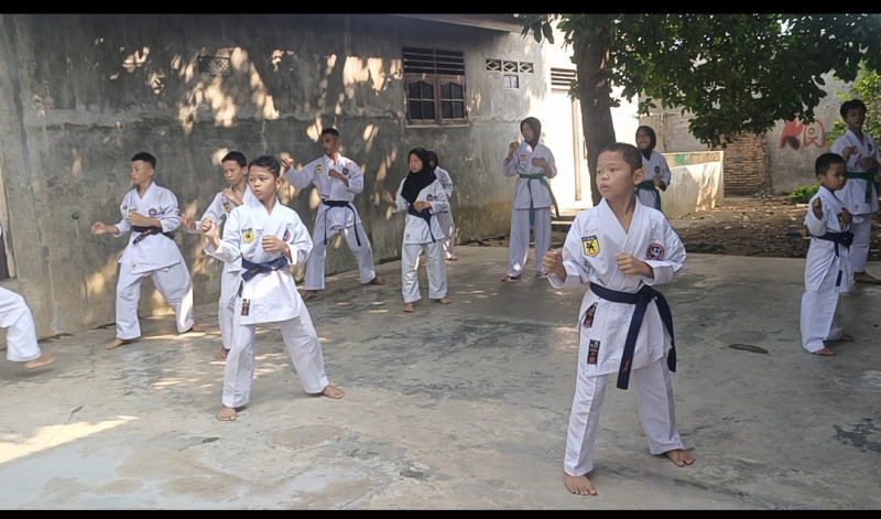 Dojo Al Farizi Karate Team Terus Berlatih, Konsisten Tingkatkan Kualitas Atlet