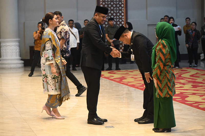 Gubsu Lantik Timur Tumanggor sebagai Pj Sekdaprov Sumut