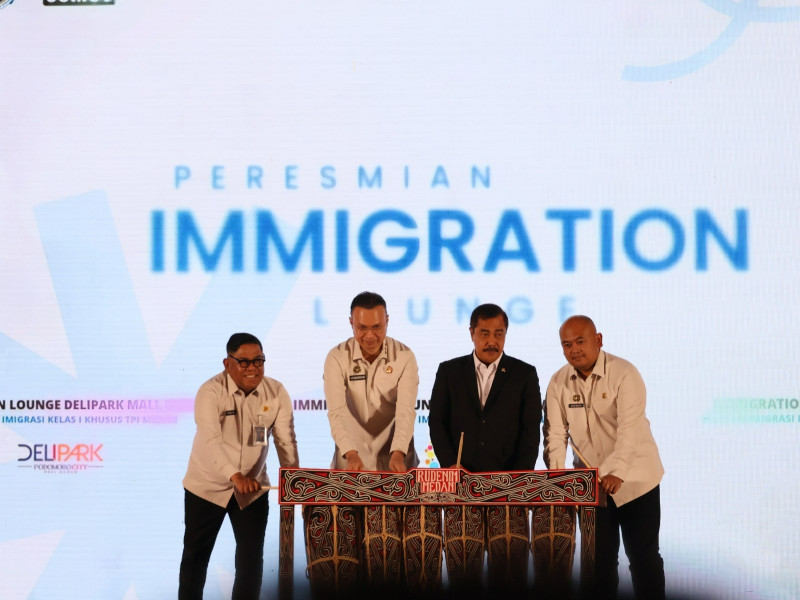 Menteri Imapas Resmikan 3 Immigration Lounge dan Kukuhkan Petugas Imigrasi Pembina Desa se-Sumut