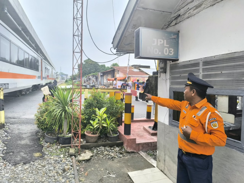 KAI Perkuat Keselamatan Perlintasan Sebidang di Sumut, Bangun 12 Pos Jaga