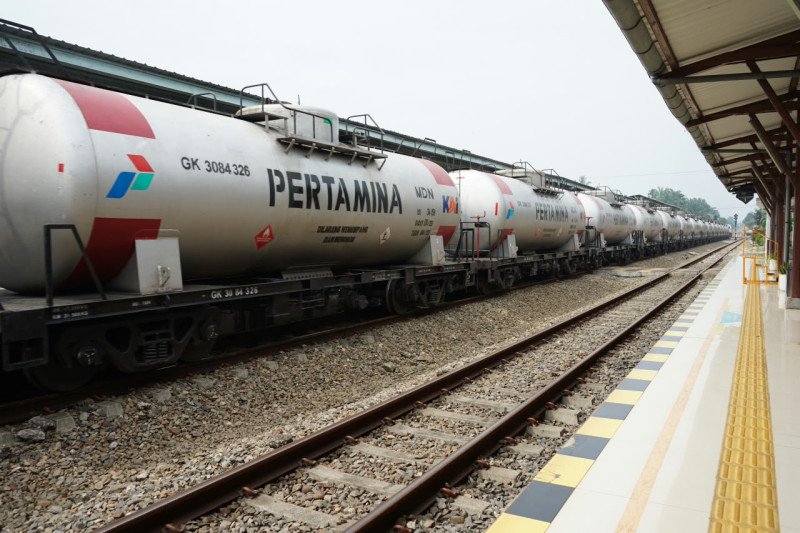 Dari Terminal BBM ke Wilayah Konsumsi, Kereta Api Menjaga Arus Distribusi Energi