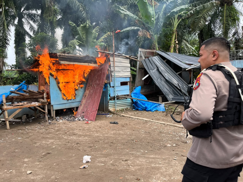 Sarang Narkoba Mencirim Digerebek, Bandar Diringkus